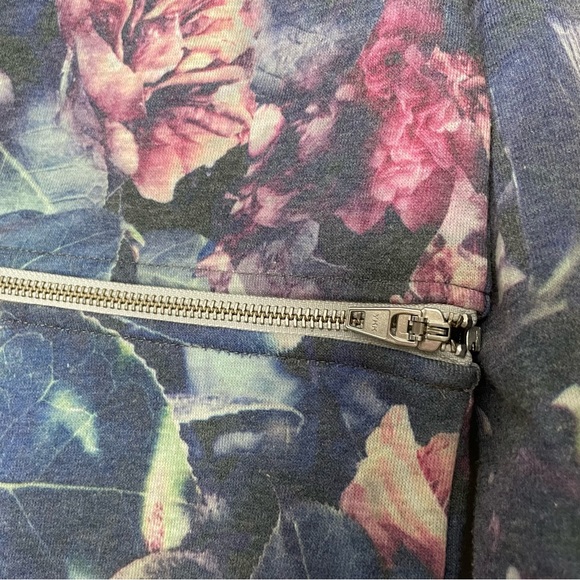 OBEY Convertible Floral Crewneck/Crop Top - Picture 3 of 5